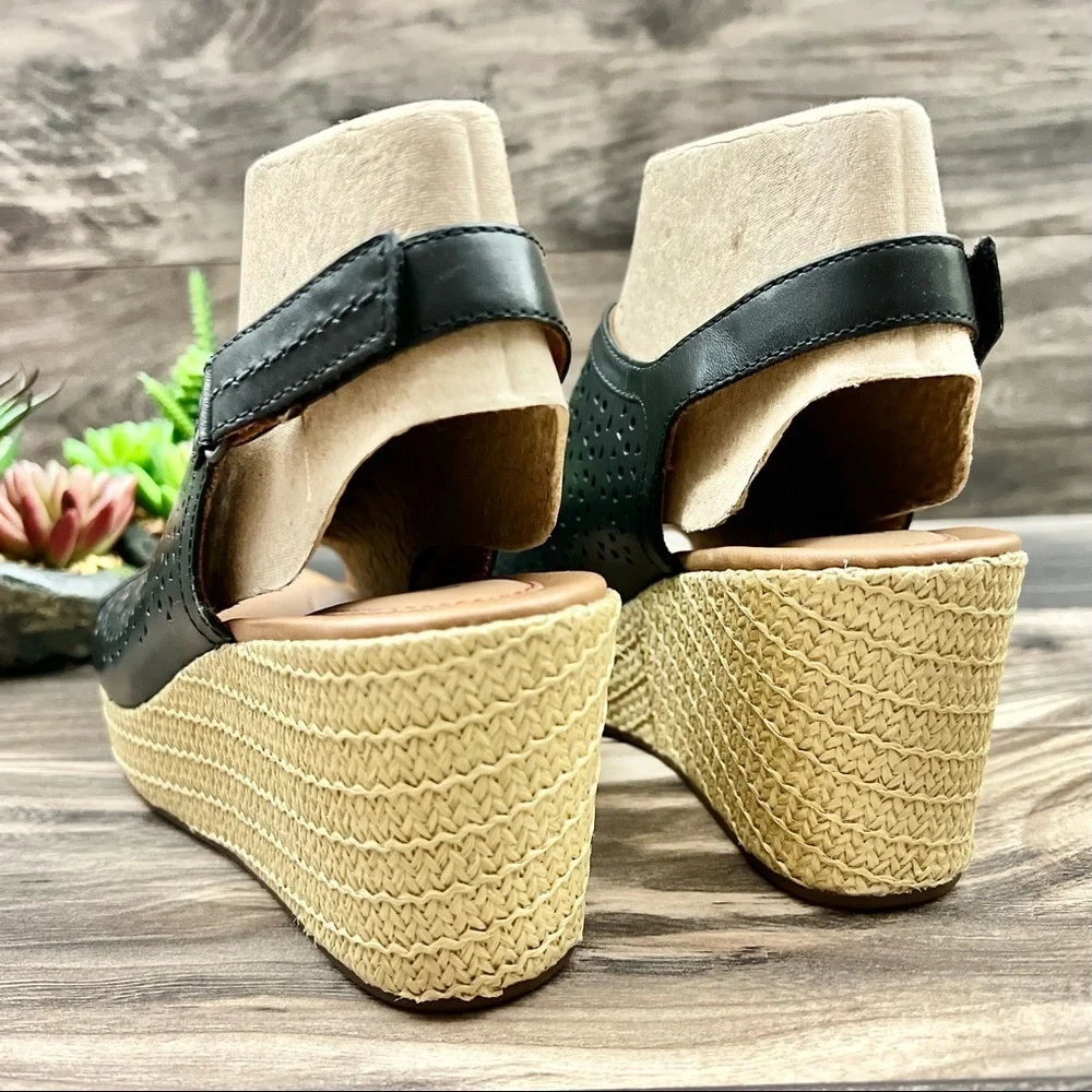 NIB Cobb Hill by Rockport 8W WIDE Erika Slingback Perforated Wedge Sandal Black